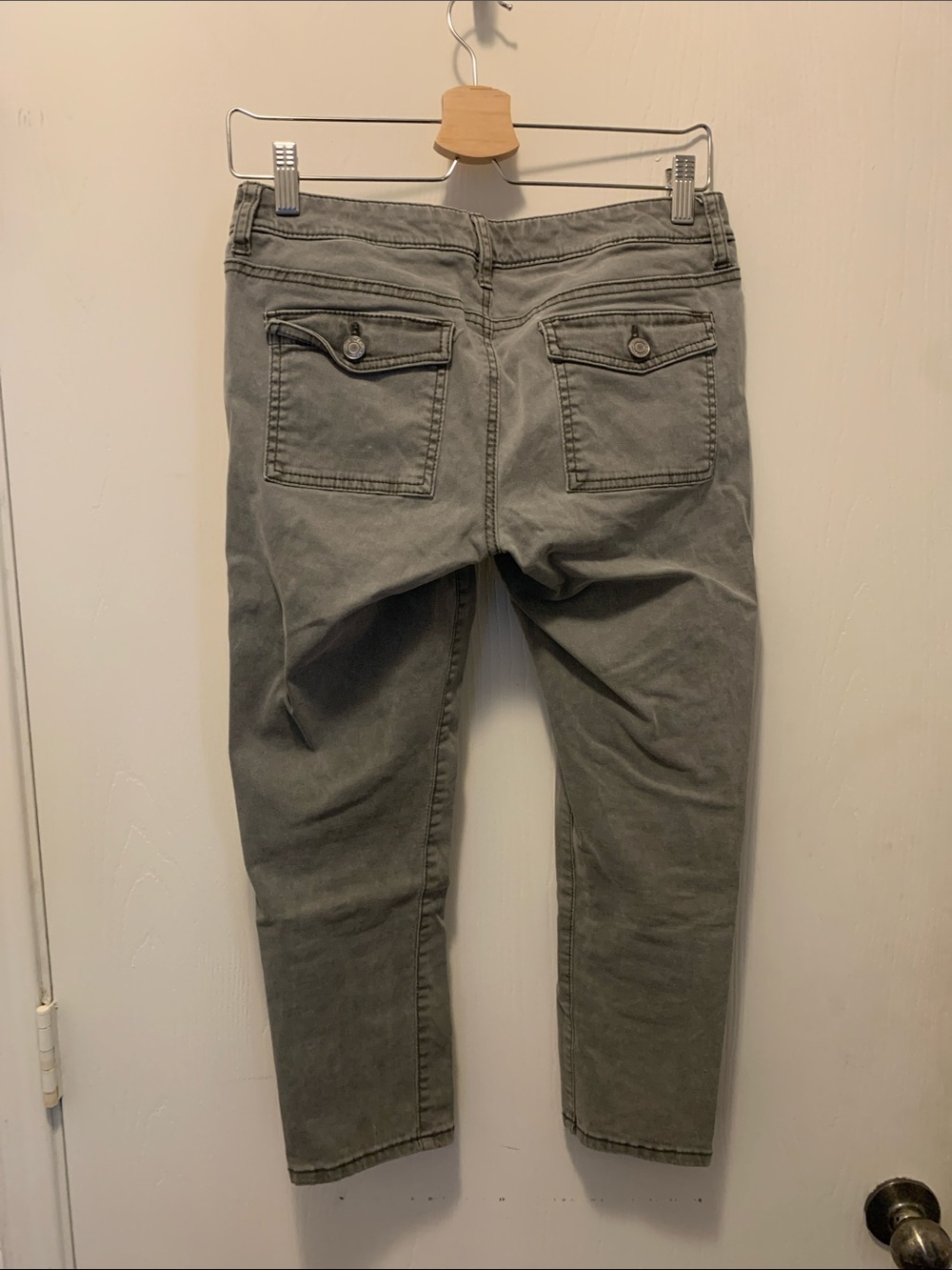 American Eagle Outfitters Olive Green Cargo Capris - Picture 4 of 4